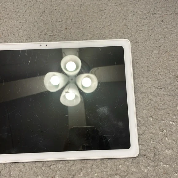 [SOLD]Make best offer! White Samsung galaxy tab a7 10.4”! - Picture 4 of 6